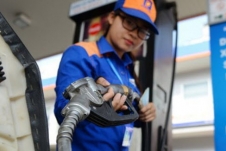 Sau 7 lần tăng liên tiếp, giá xăng dầu giảm 110 - 410 đồng/lít